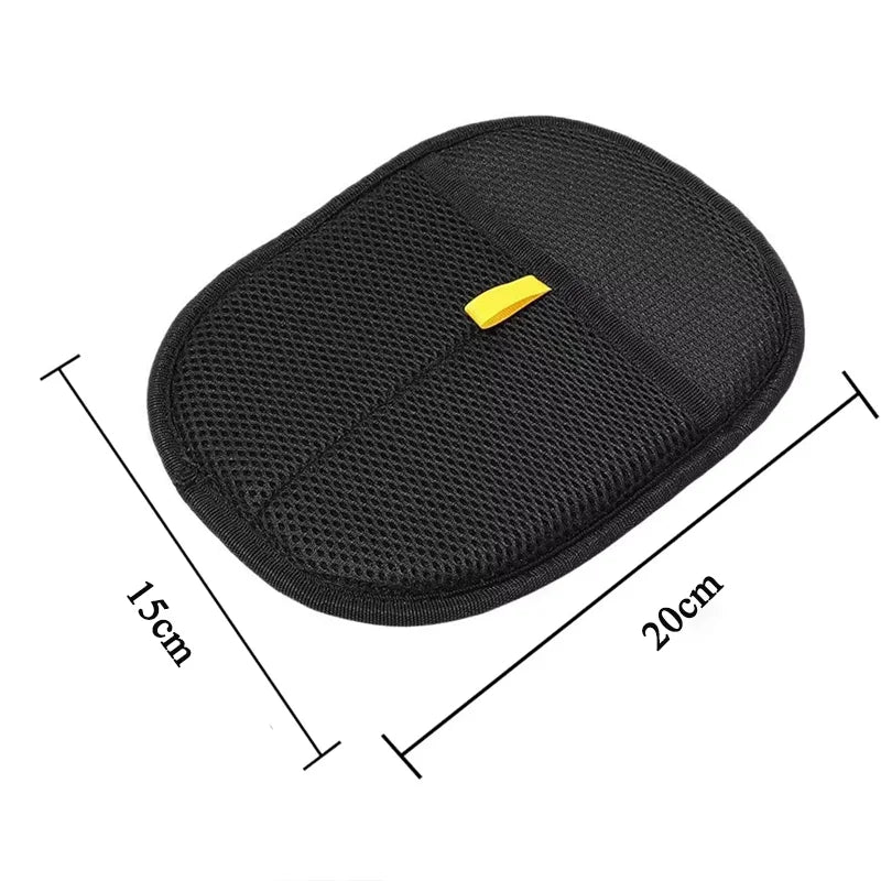 Merit Sell black pet hair remover glove with mesh texture and yellow tab measuring 15 by 20 centimeters