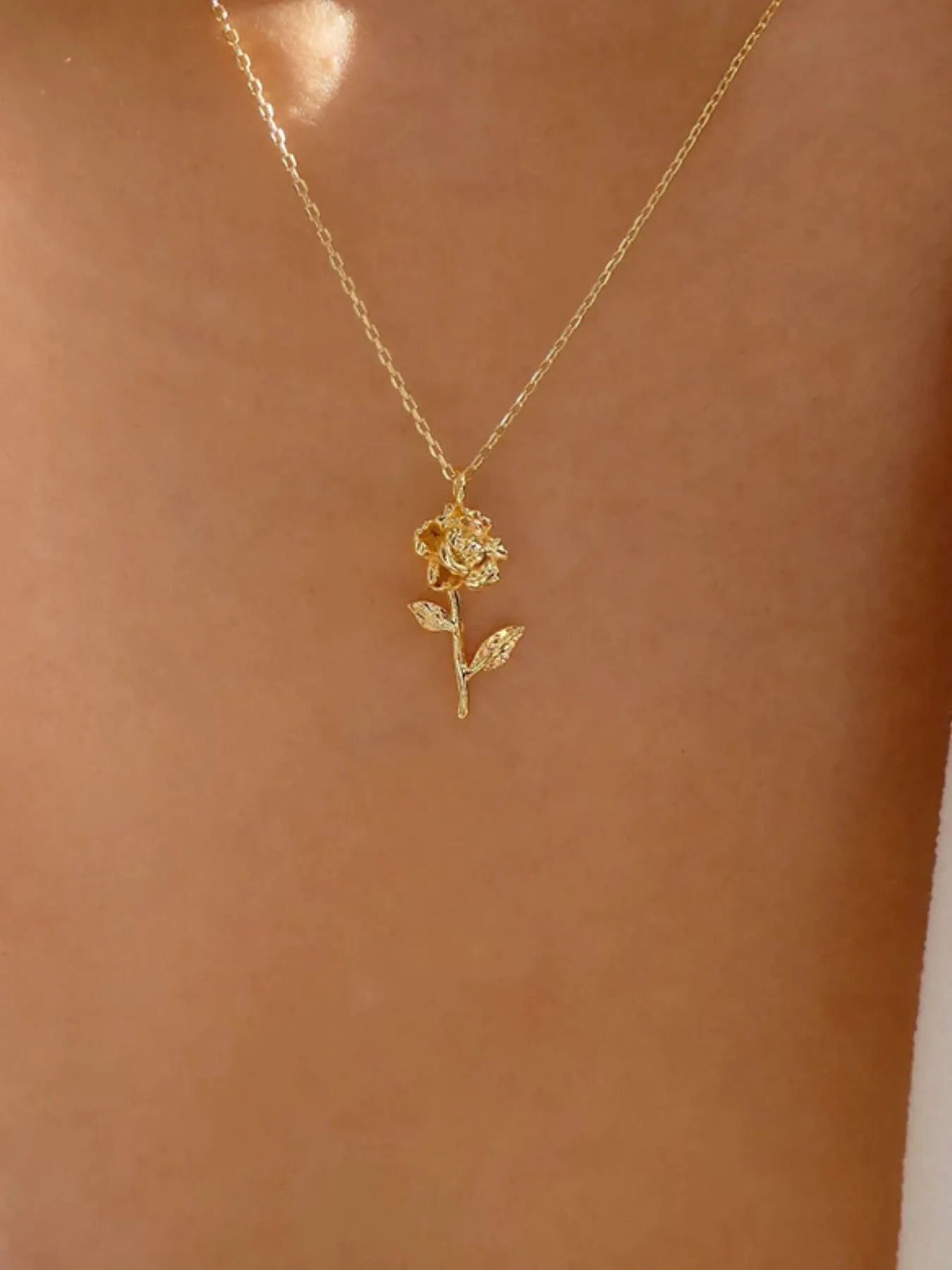 Alloy Rose Pendant Necklace - Merit Sell