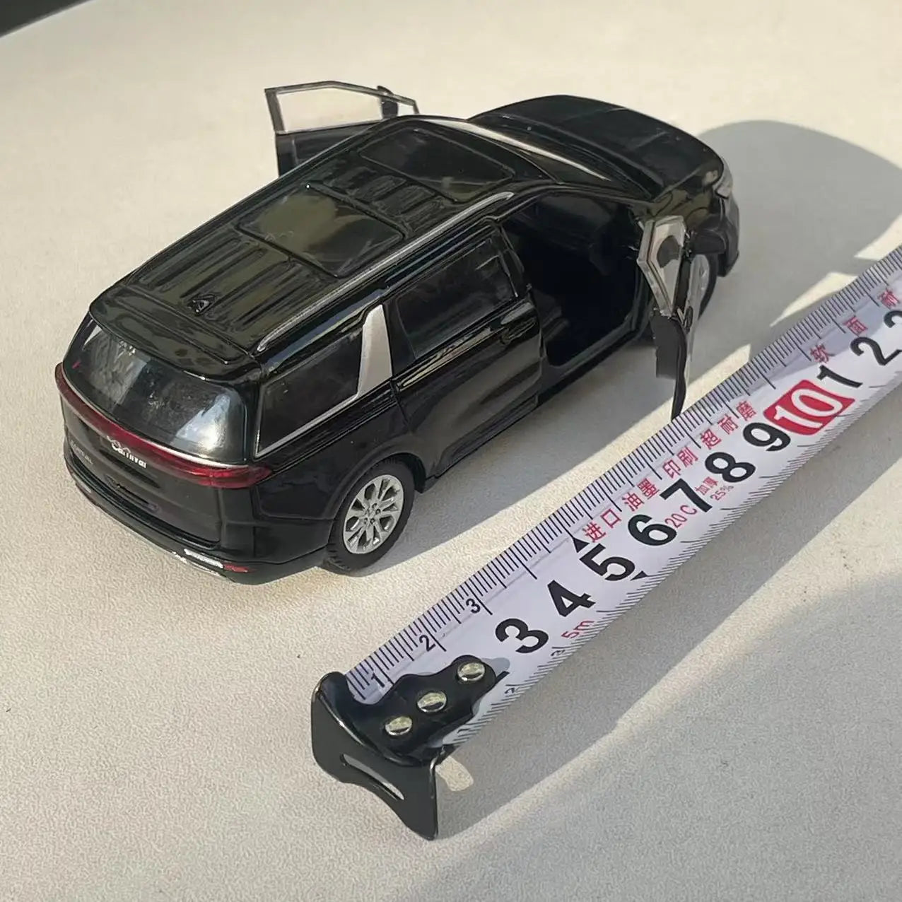 Die-cast 1:38 scale from KIA Carnival alloy car decoration Collection Alloy pull-back car model collection souvenirs