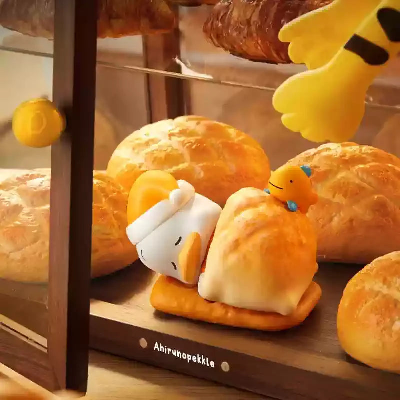 MINISO Sanrio Happy Baking Series Figice Blind Box Genuine Trendy Toy Surprise Gift for Girls