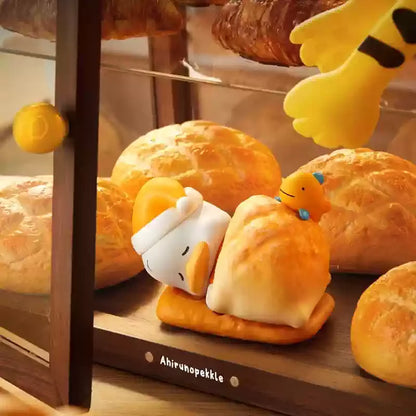 MINISO Sanrio Happy Baking Series Figice Blind Box Genuine Trendy Toy Surprise Gift for Girls