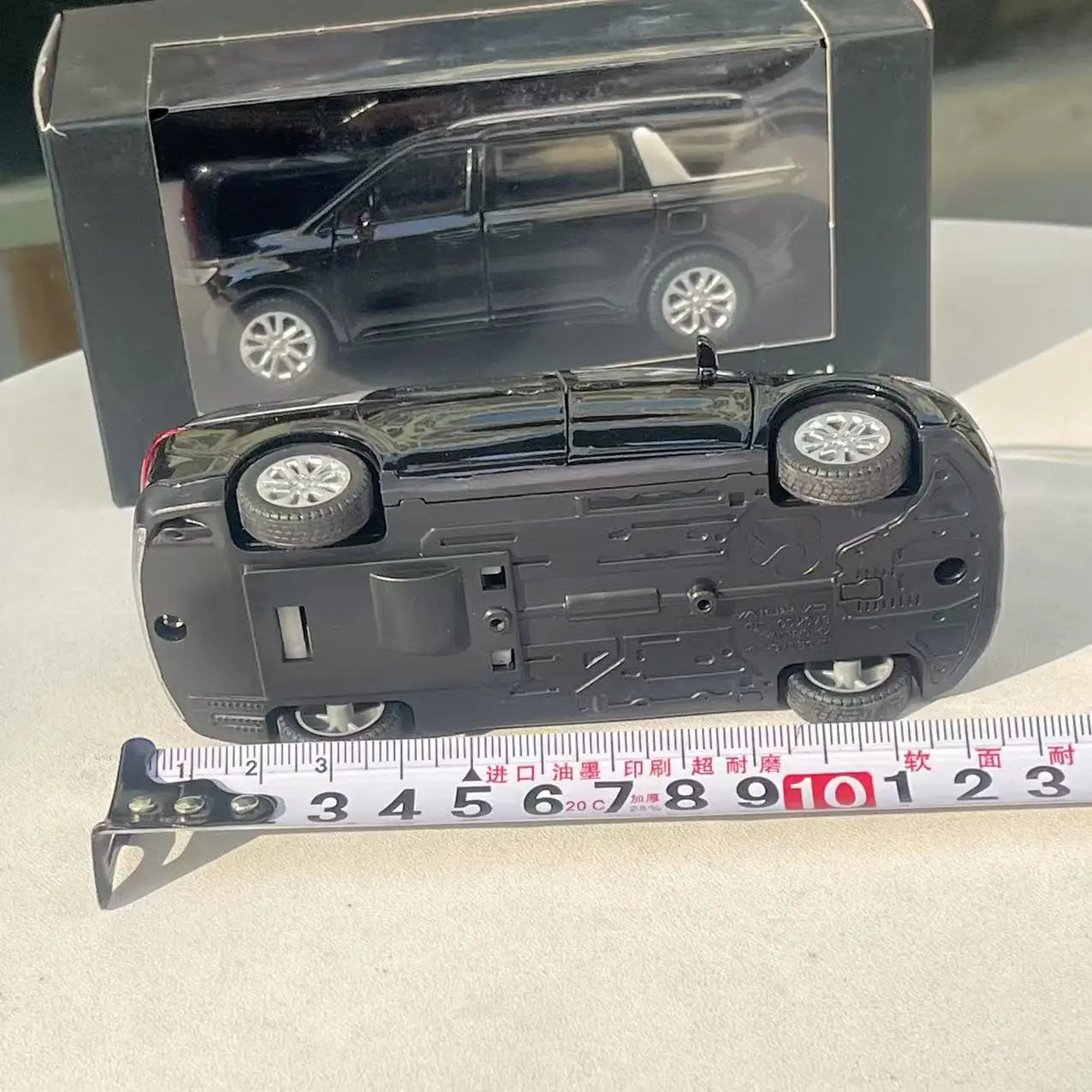 Die-cast 1:38 scale from KIA Carnival alloy car decoration Collection Alloy pull-back car model collection souvenirs